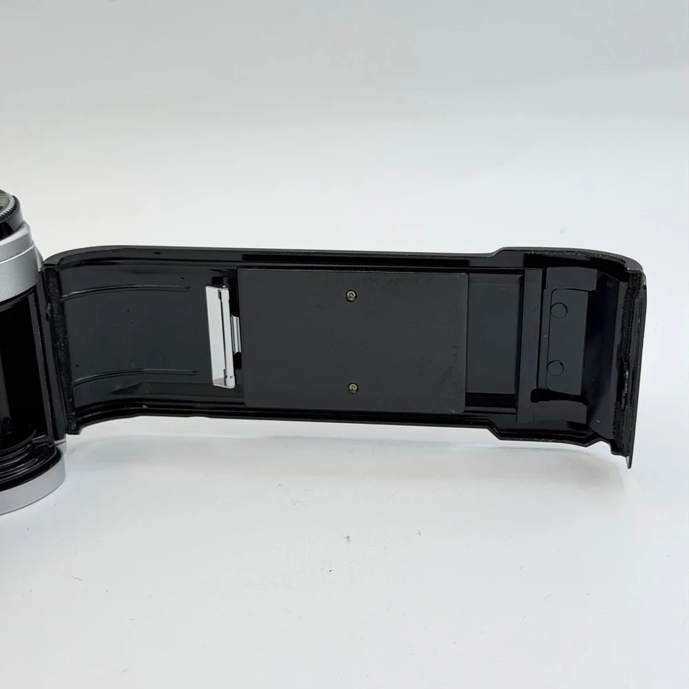 Canon AE-1 35mm Film SLR Camera Body Silver Black Vintage Serial 2580712
